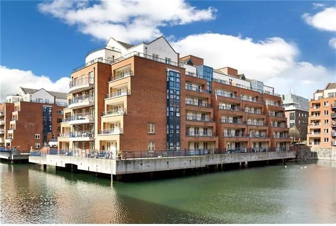 ホームステイ Custom House Harbour Apartments, Ifsc ダブリン